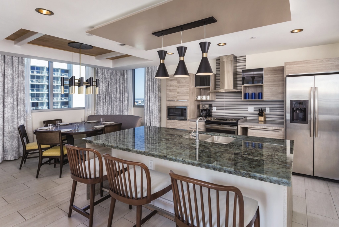 Wyndham Clearwater Beach Resort Kitchen and Dining