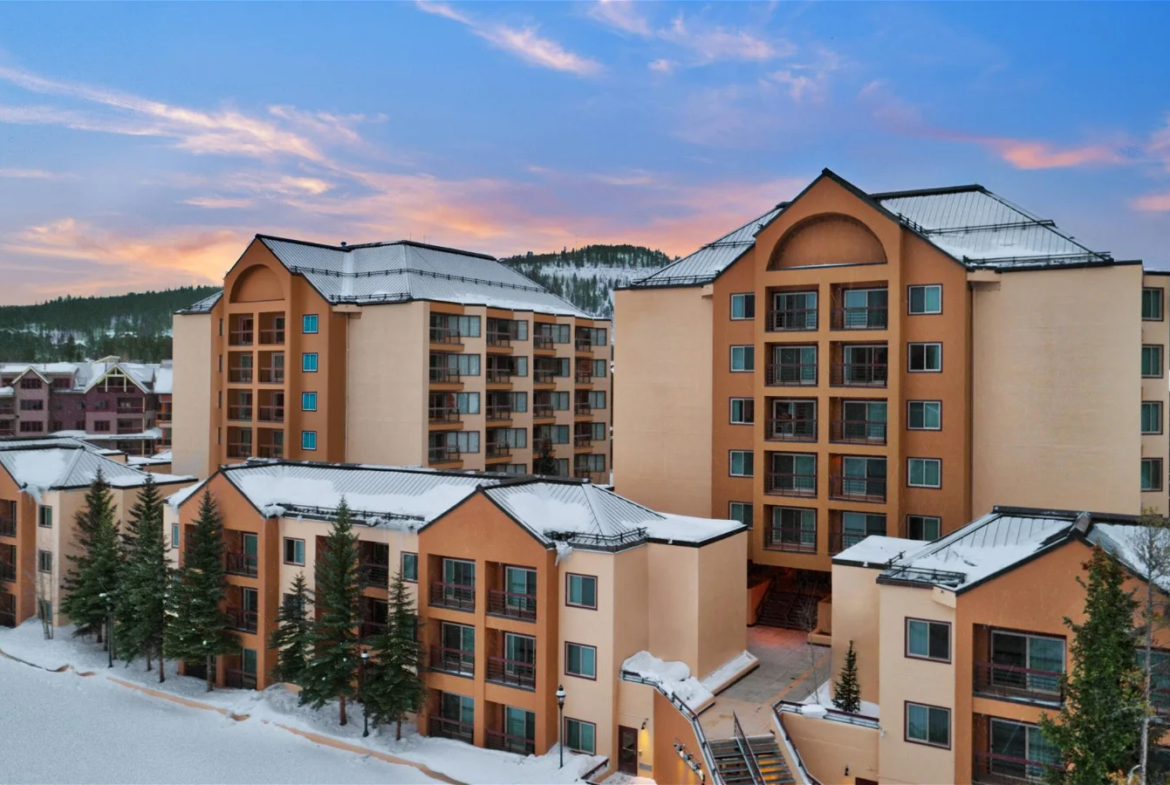 Marriott's Mountain Valley Lodge at Breckenridge in the Snow