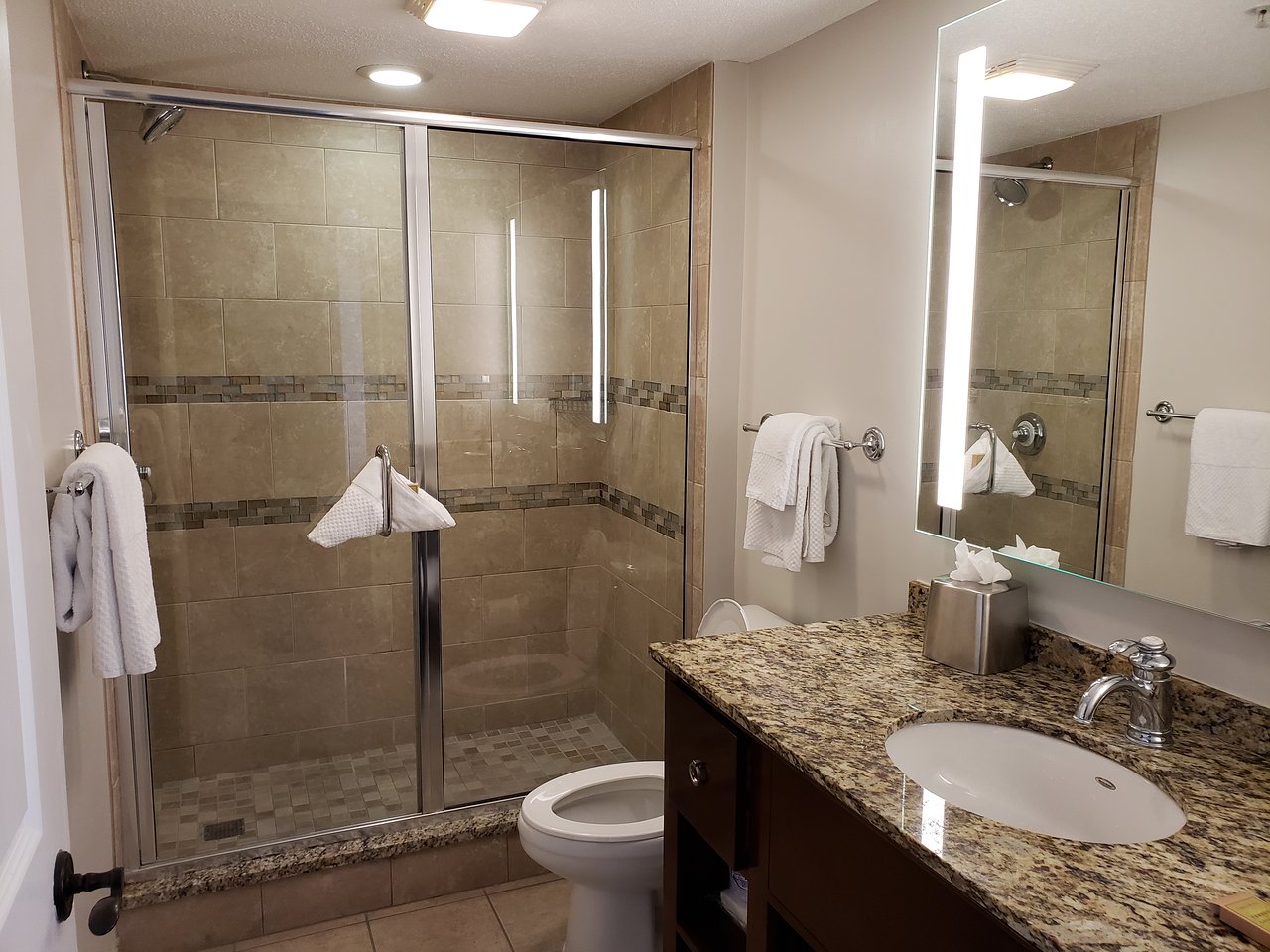 Anderson Ocean Club and Spa Bathroom