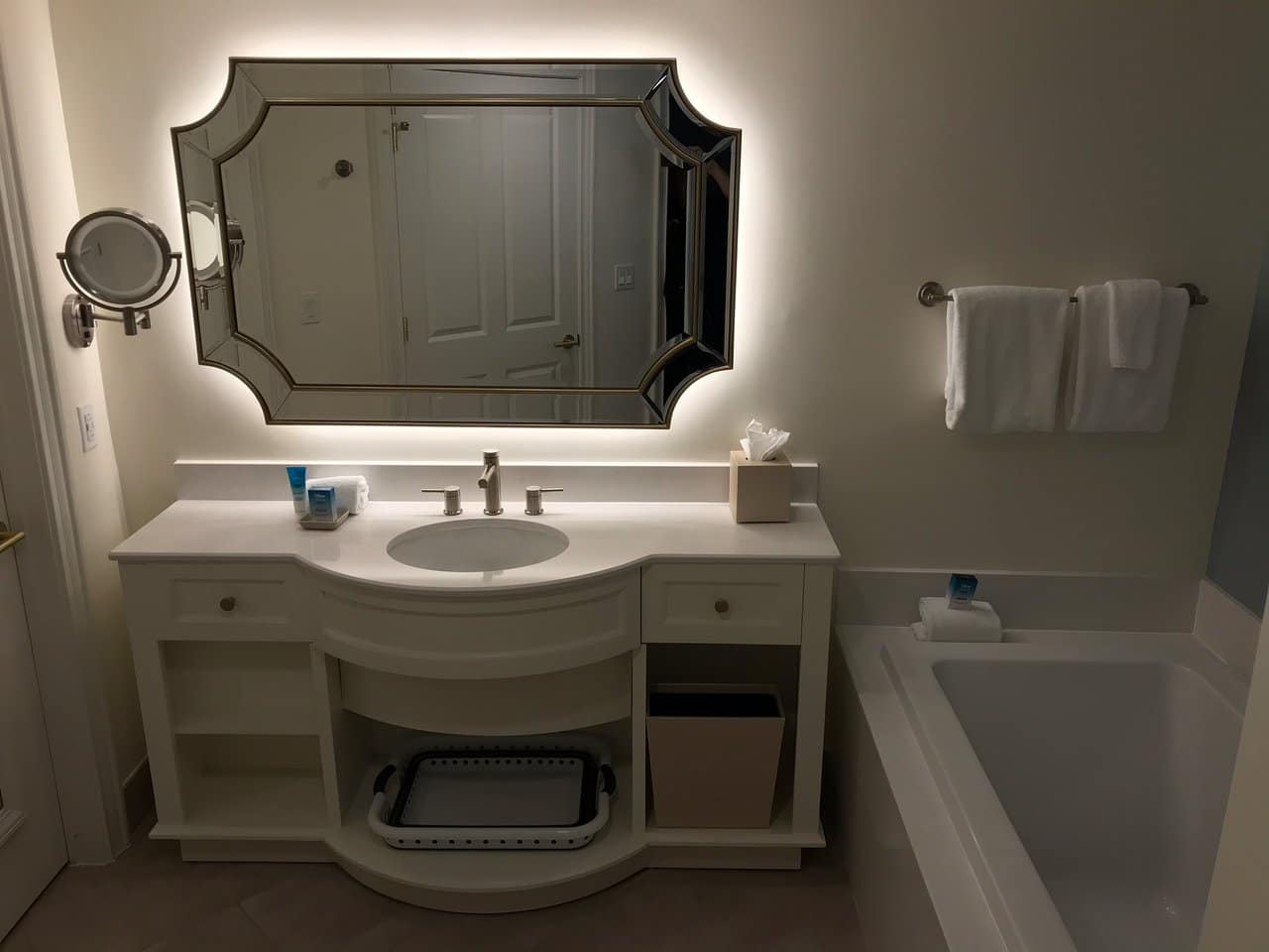 Disney's Saratoga Springs Resort and Spa Bathroom Sink Tub