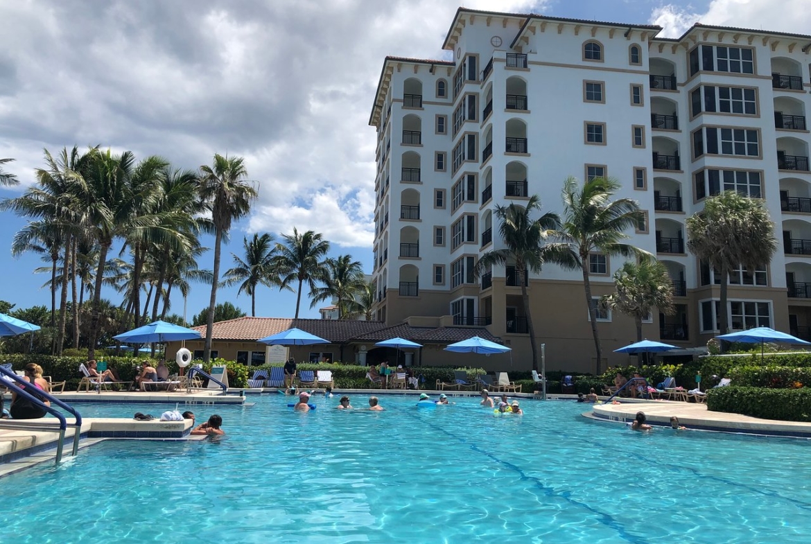 Marriott's Ocean Pointe Pool Area