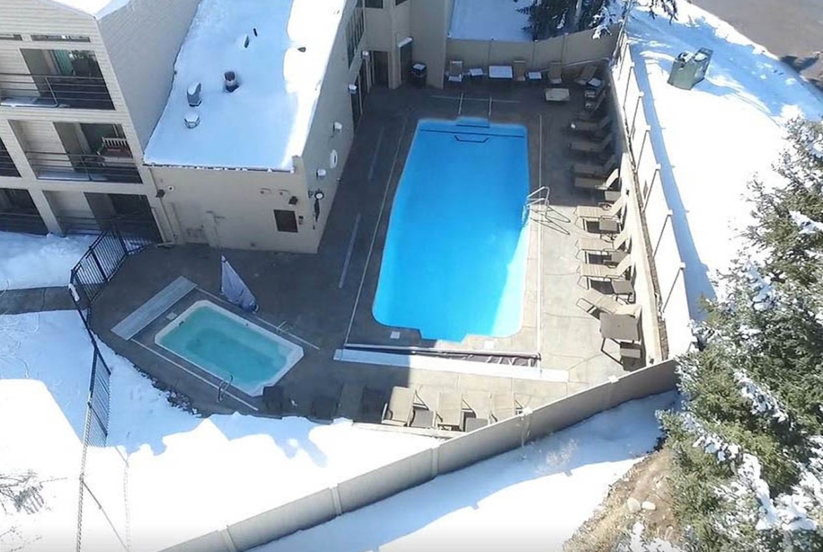 outdoor pool and hot tub