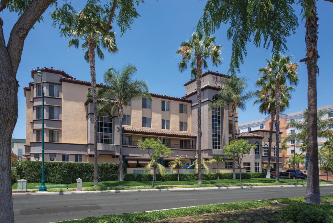 Shell Vacations Club Peacock Suites Outside View