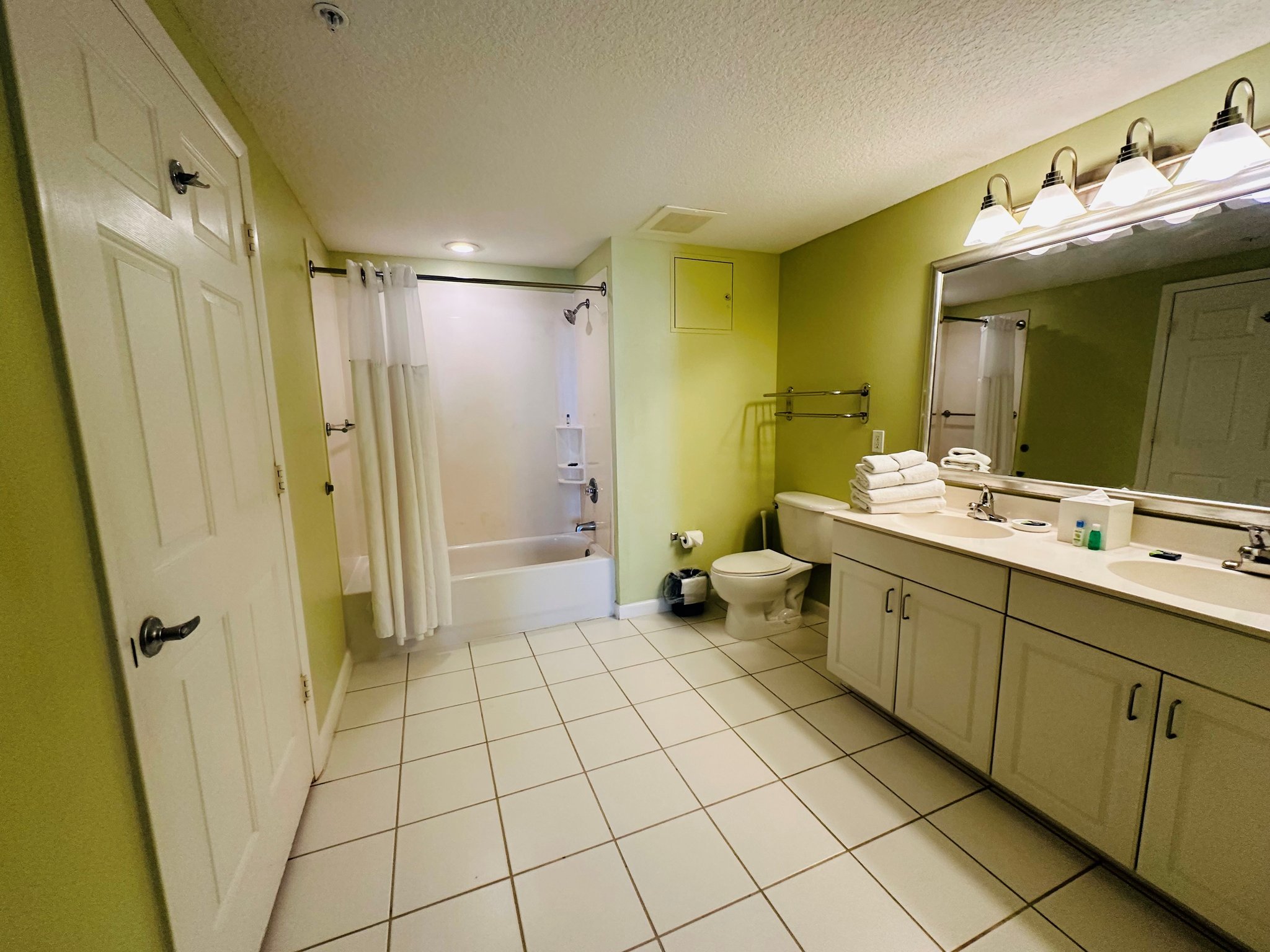 Wyndham Ocean Walk bath