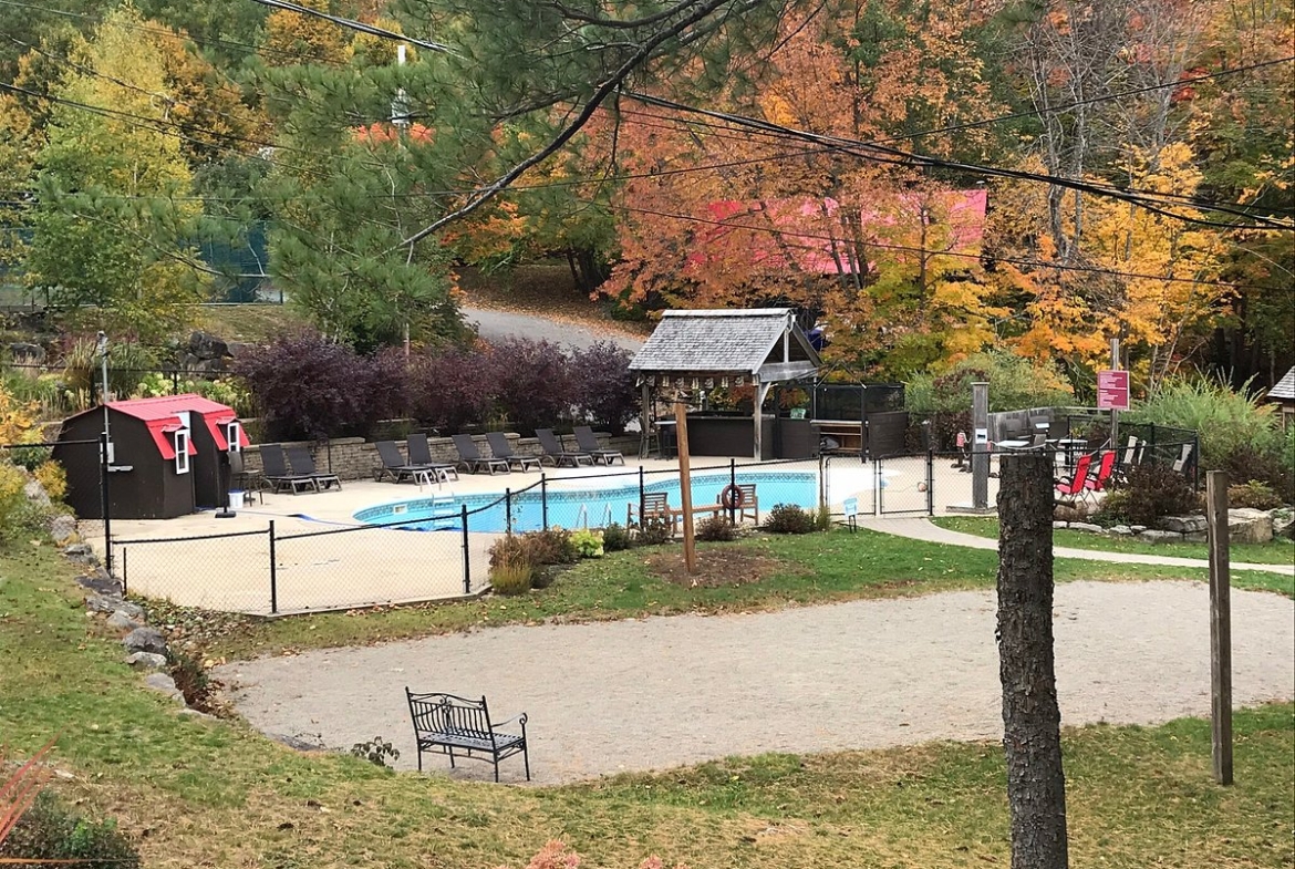 Club Geopremiere At Auberge Du Lac Morency pool