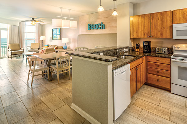 Fully equipped kitchen and dining area