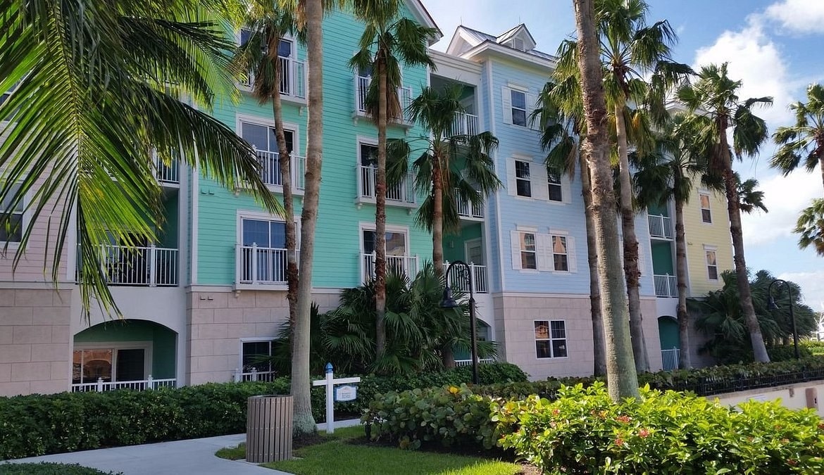 Harborside Resort at Atlantis II exterior