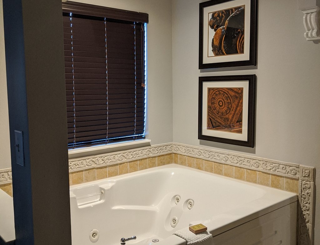 Hilton Grand Vacations at Tuscany Village Bathroom