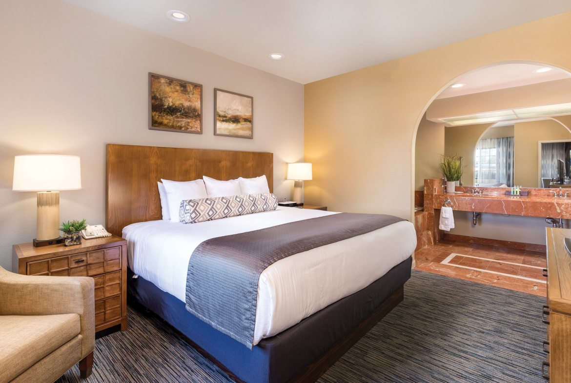 the legacy golf resort bedroom