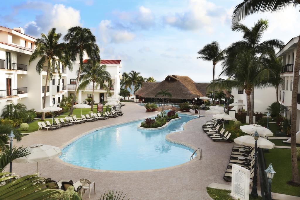 Pool and Lounge Area