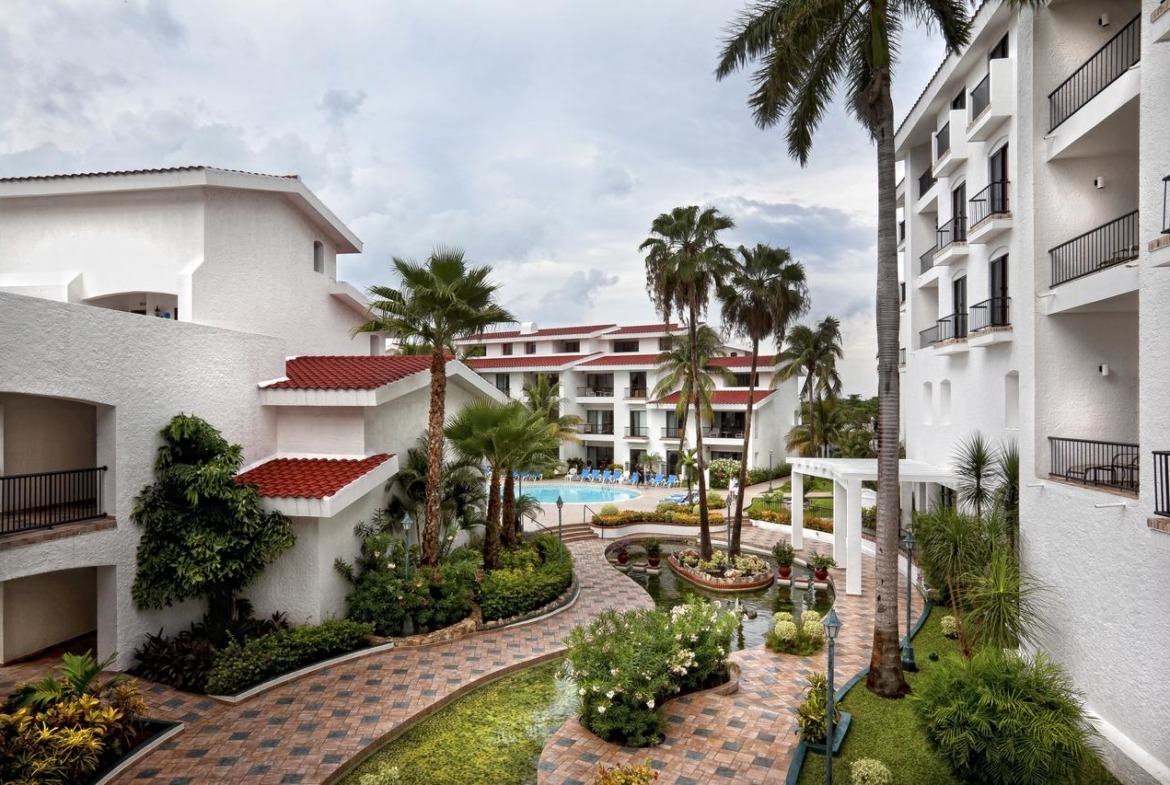 Royal Cancun Walkway