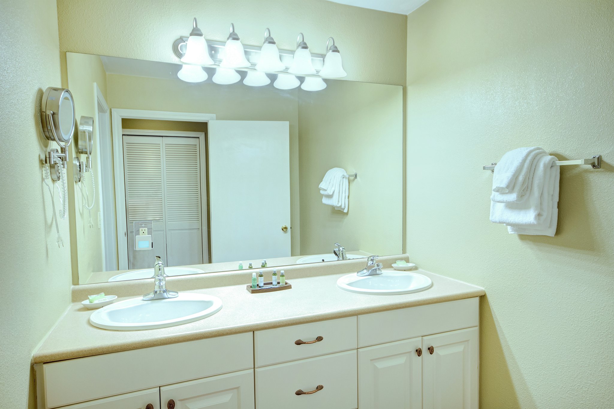 Wyndham Newport Overlook Bathroom