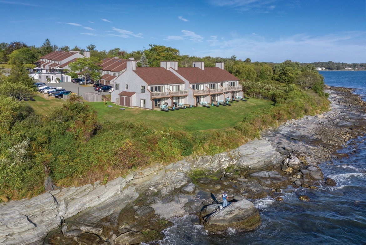 Wyndham Newport Overlook exterior