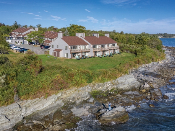 Wyndham Newport Overlook exterior