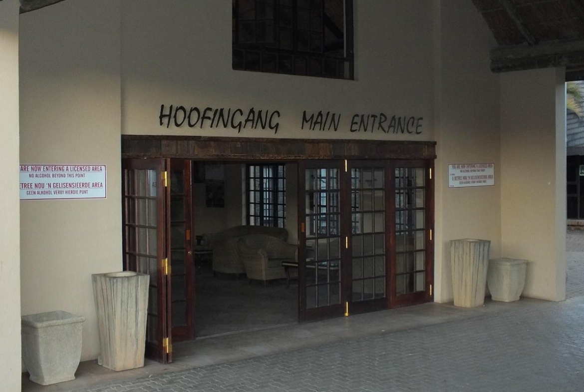 Dikhololo Resort Hoofingang