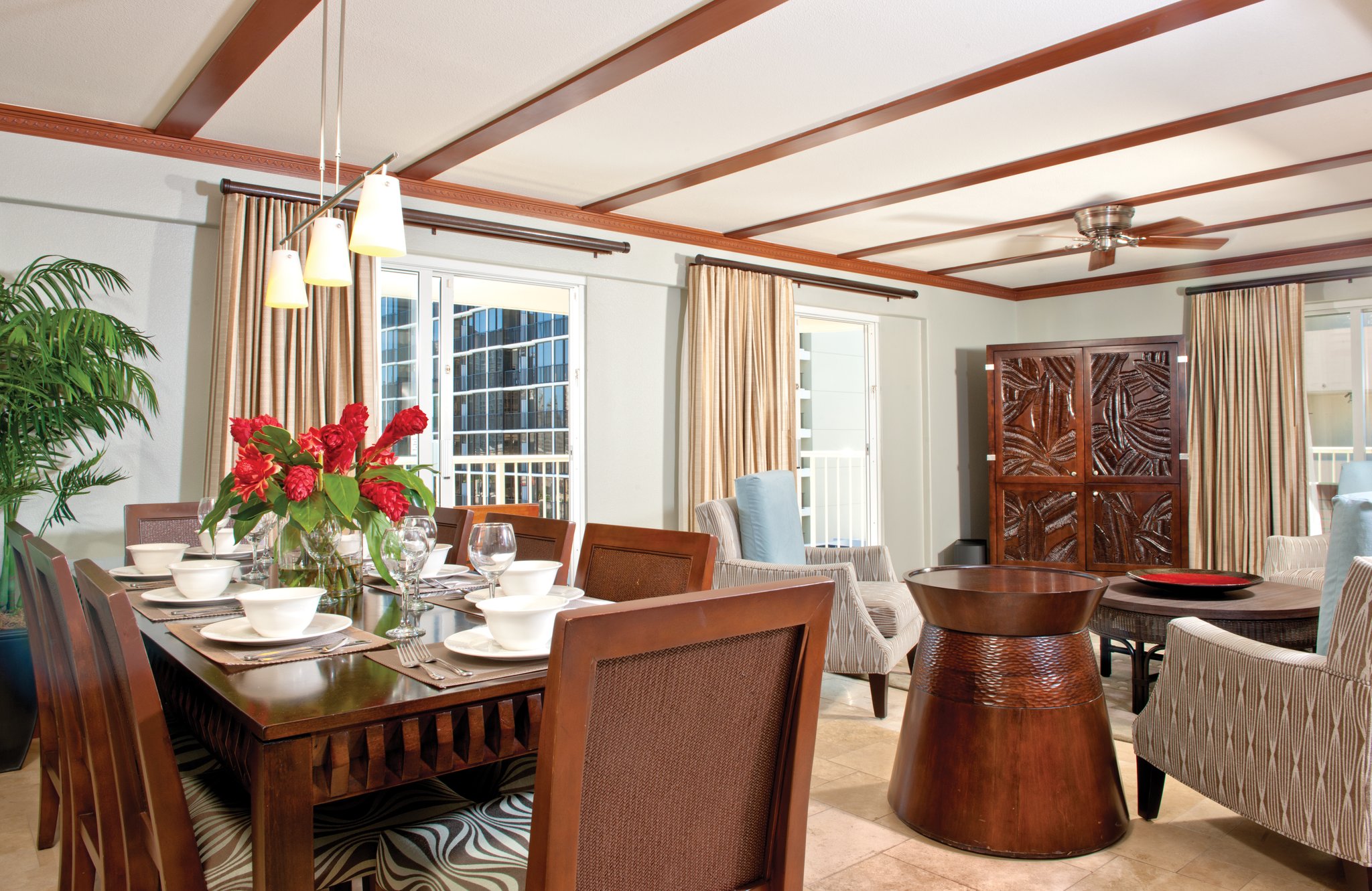 Wyndham at Waikiki Beach Walk dining room