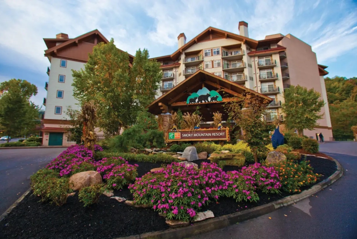 Holiday Inn Smoky Mountain Resort exterior