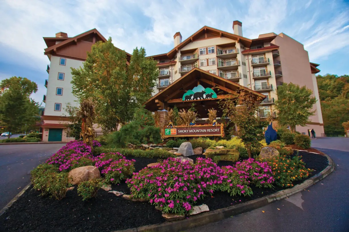 Holiday Inn Smoky Mountain Resort exterior