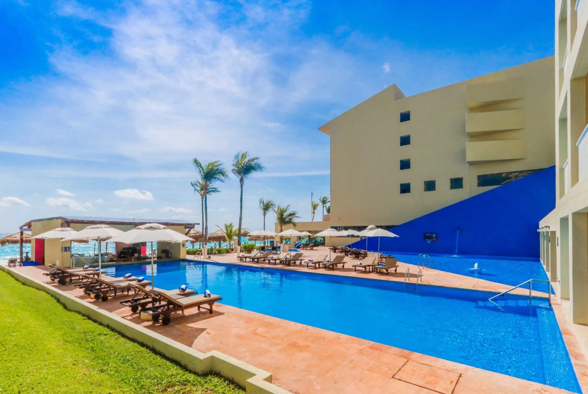 Raintree Timeshare: Club Regina Cancun Pool