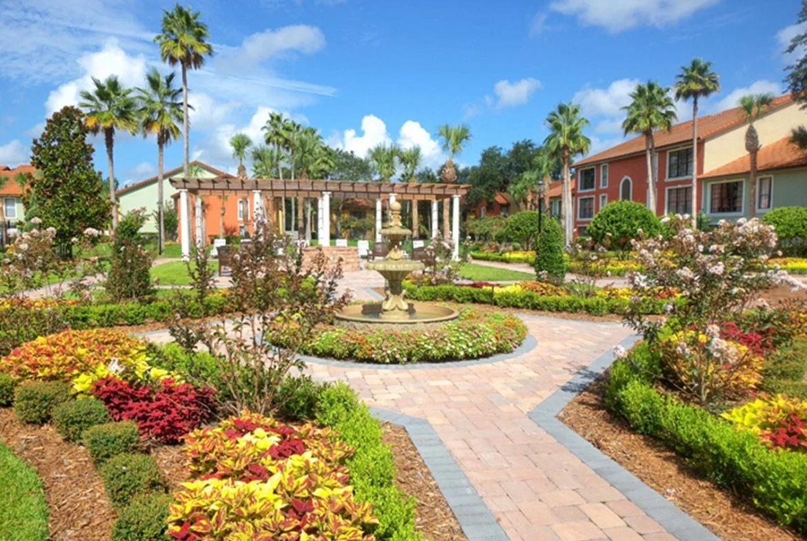 Legacy Vacation Club Orlando – Spas walkway