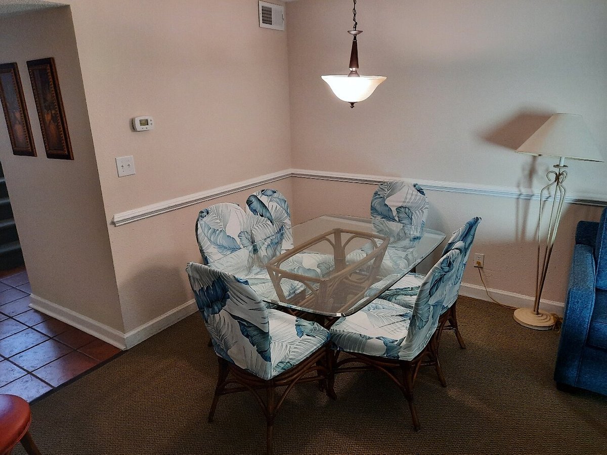 Links Golf And Racquet Club dining room Links Golf And Racquet Club dining room