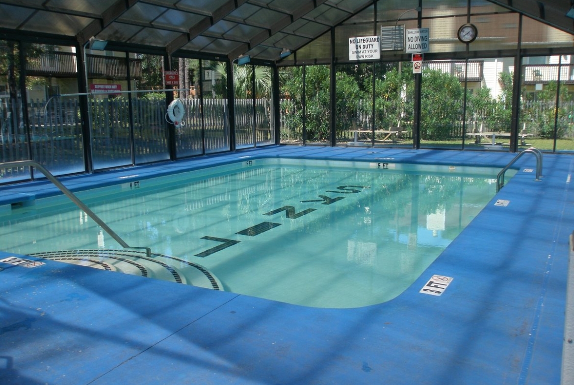 Links Golf And Racquet Club indoor pool