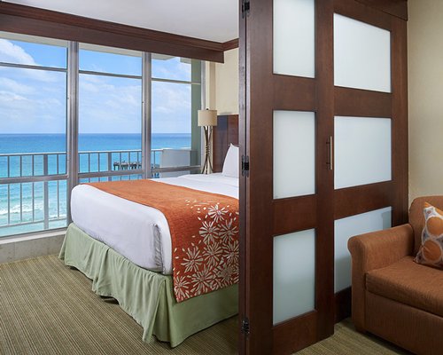 Newport Beachside Hotel & Resort suite