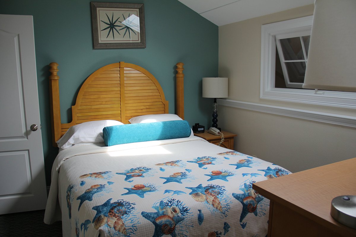 Cove At Yarmouth bedroom