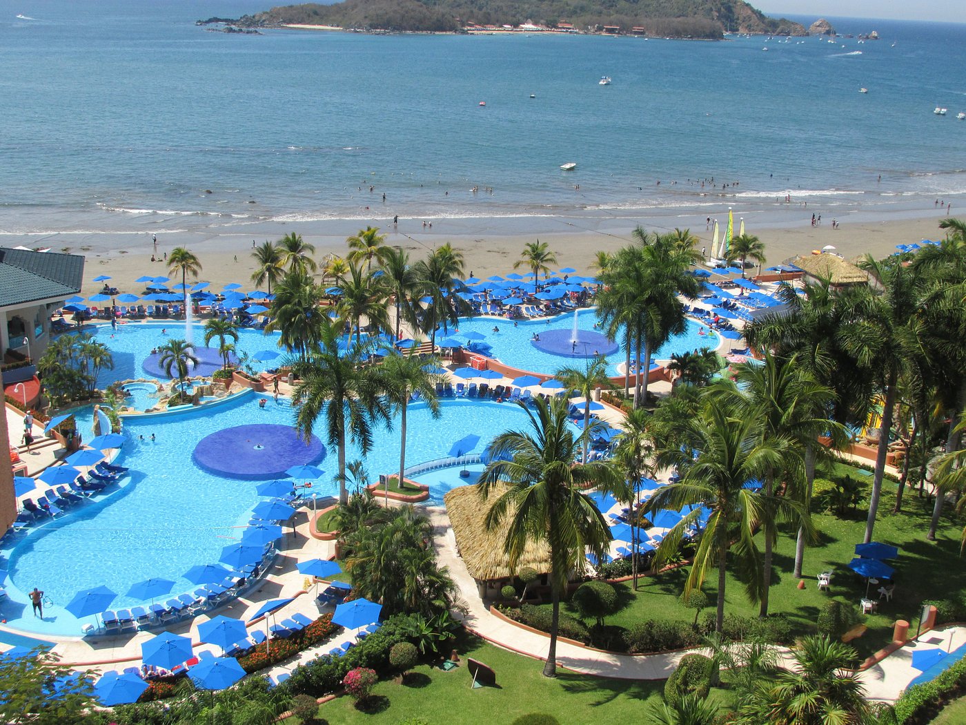 Melia Azul Ixtapa resort pool