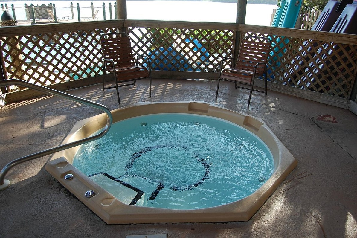 Bryan's Spanish Cove hot tub