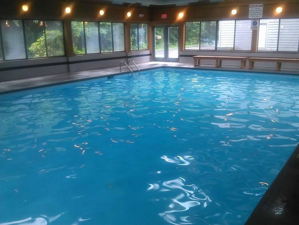 Chalet High Resort pool