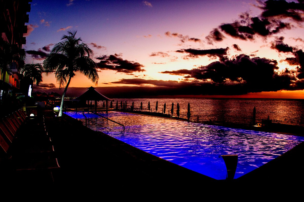 Coral Princess Club sunset pool