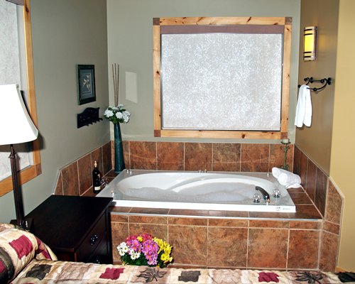 Elkhorn Resort bathroom