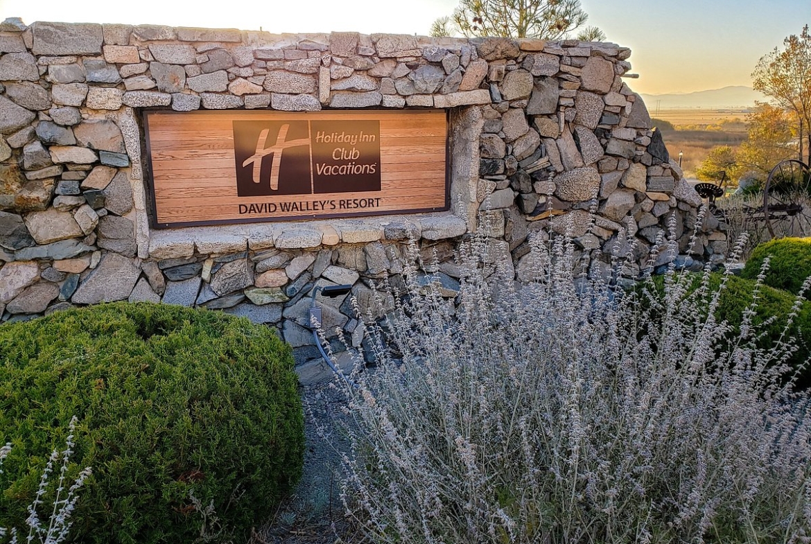 David Walley’s Resort sign