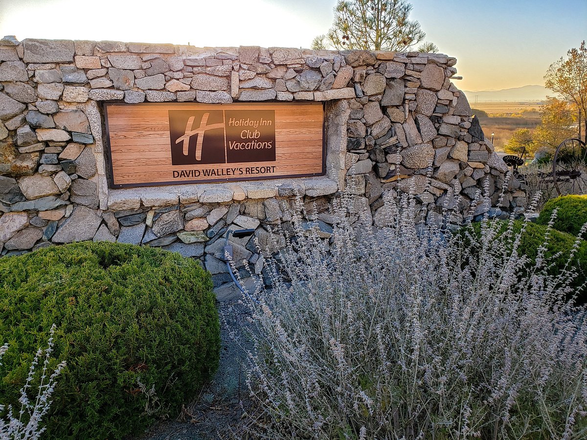 David Walley’s Resort sign