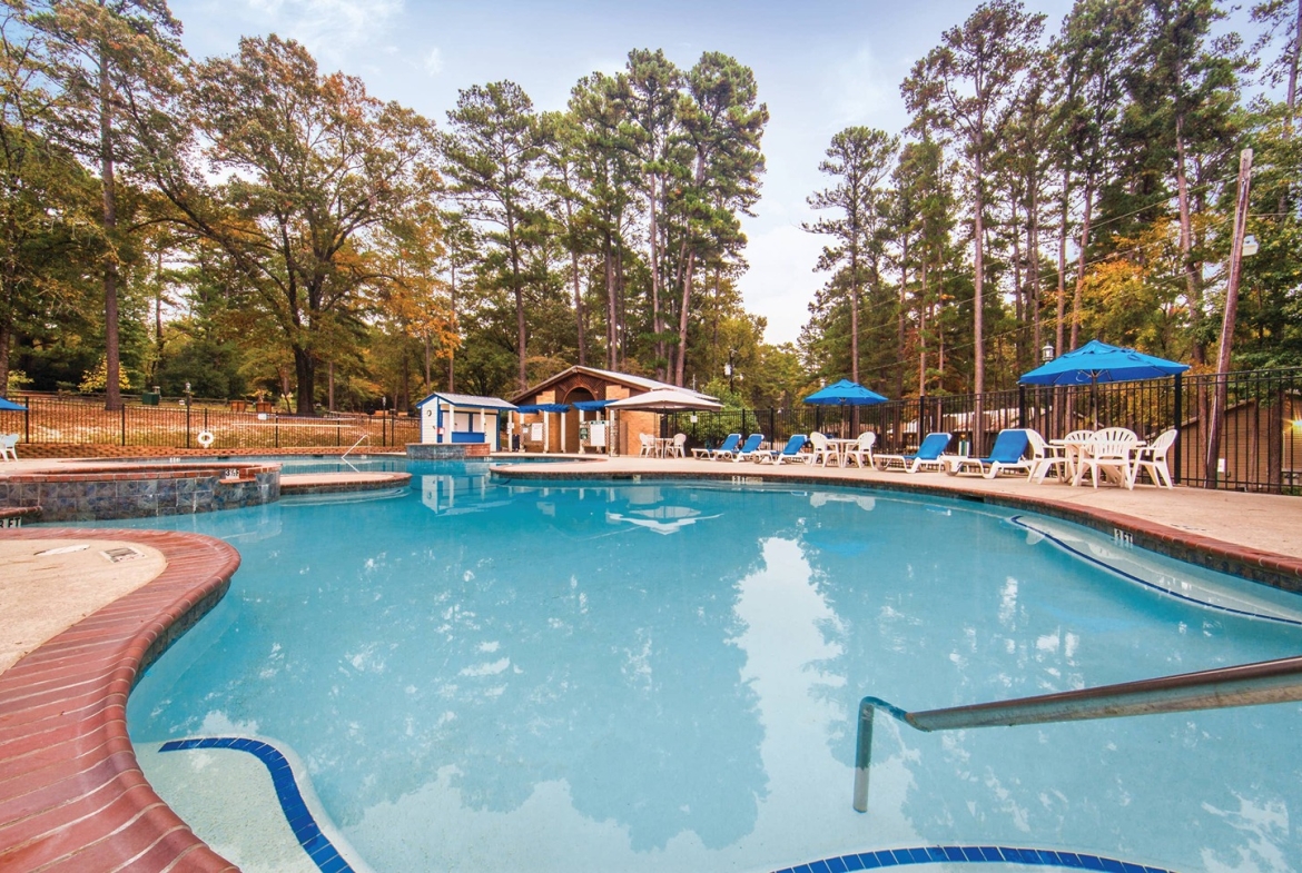 Holly Lake Resort pool