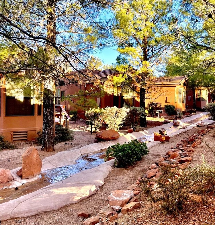 Sedona Pines Resort Grounds