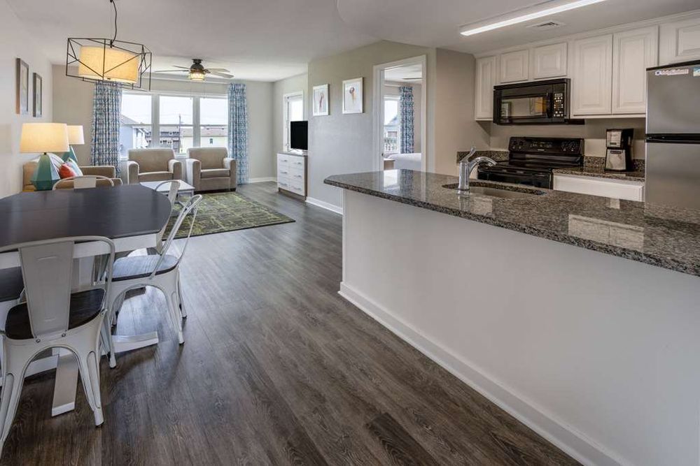 Peppertree Atlantic Beach Kitchen and Dining Area