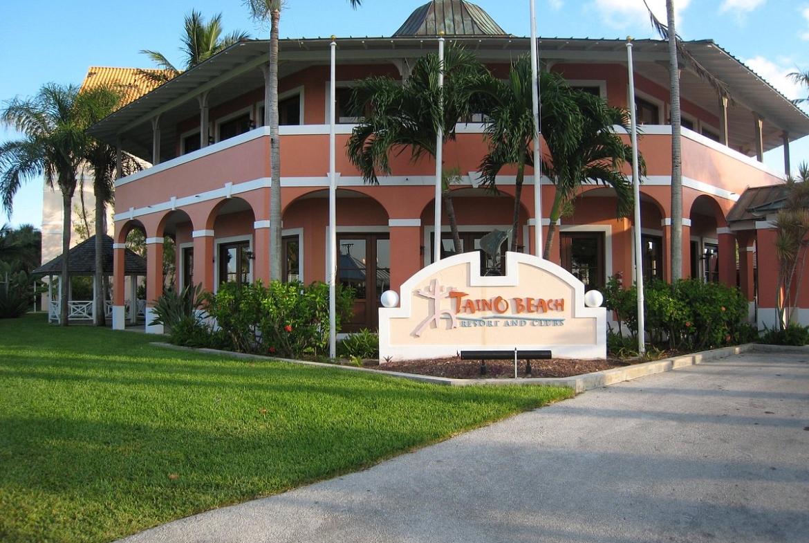 The Marlin At Taino Beach Exterior