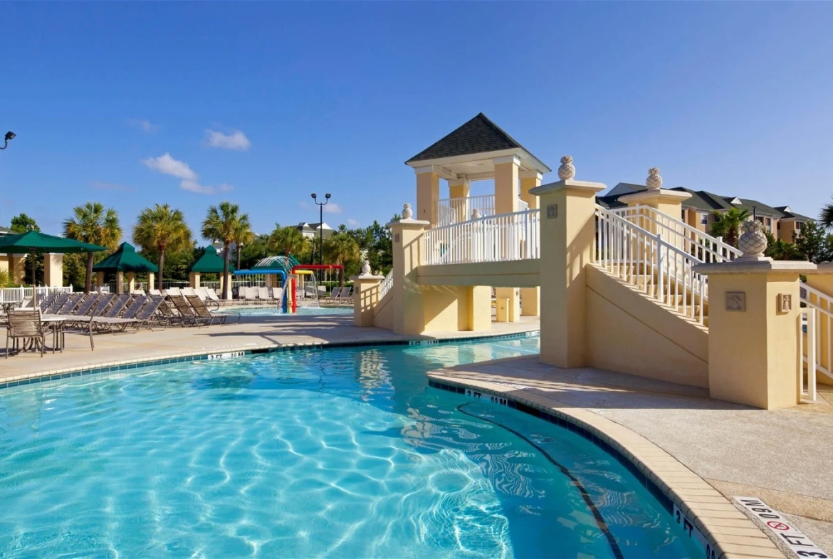 pool and lazy river