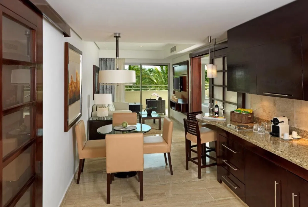 Playas de Bavaro, Higuey living and dining room